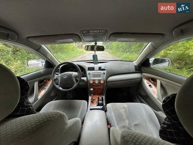 Сірий Тойота Камрі, об'ємом двигуна 2.4 л та пробігом 308 тис. км за 7799 $, фото 11 на Automoto.ua