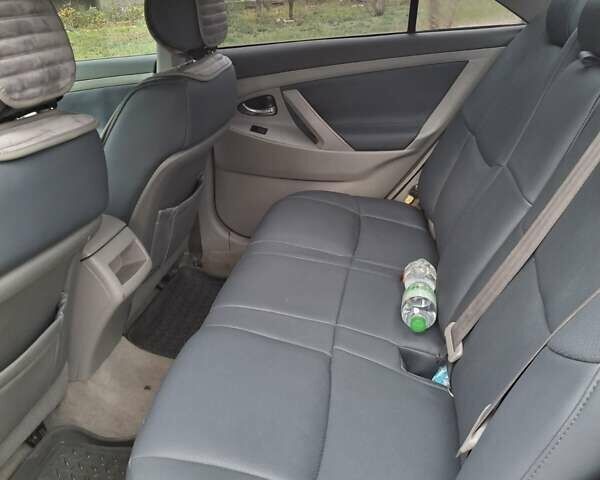 Серый Тойота Камри, объемом двигателя 2.4 л и пробегом 215 тыс. км за 6900 $, фото 6 на Automoto.ua