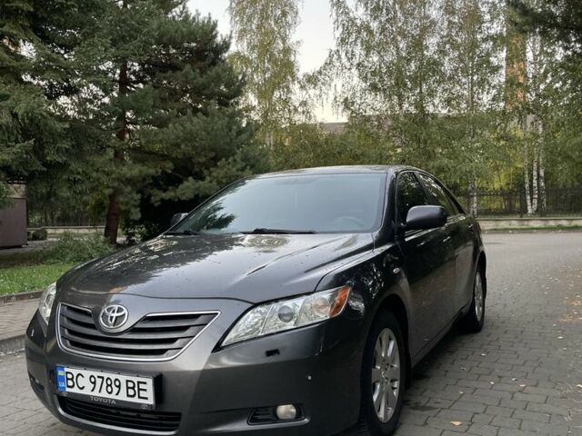 Сірий Тойота Камрі, об'ємом двигуна 2.4 л та пробігом 306 тис. км за 6300 $, фото 1 на Automoto.ua