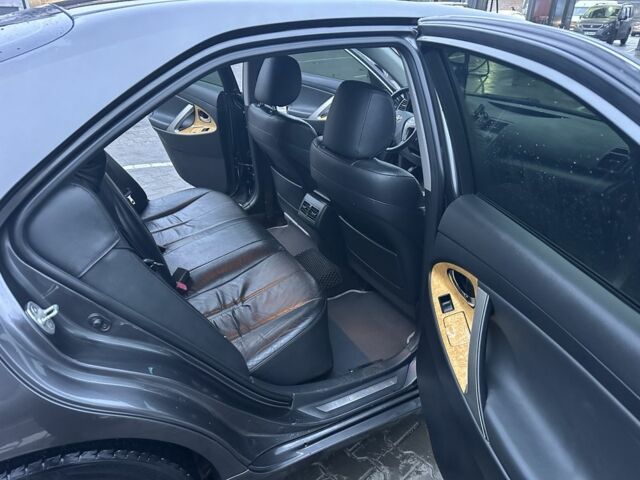 Серый Тойота Камри, объемом двигателя 2.4 л и пробегом 232 тыс. км за 8600 $, фото 7 на Automoto.ua