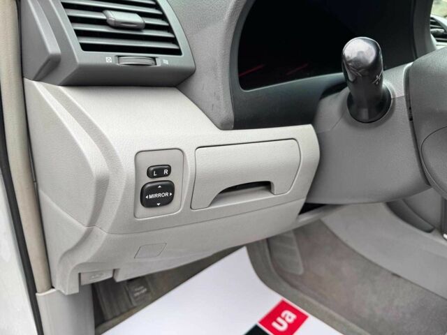 Серый Тойота Камри, объемом двигателя 2.4 л и пробегом 225 тыс. км за 7490 $, фото 18 на Automoto.ua