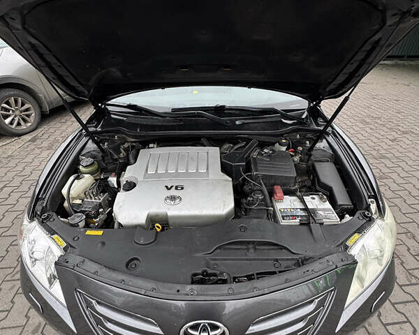 Серый Тойота Камри, объемом двигателя 3.46 л и пробегом 222 тыс. км за 9500 $, фото 5 на Automoto.ua