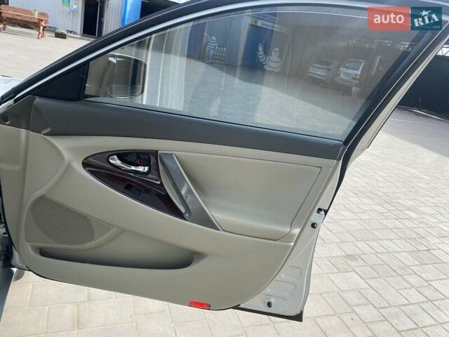 Серый Тойота Камри, объемом двигателя 3.5 л и пробегом 379 тыс. км за 10200 $, фото 8 на Automoto.ua