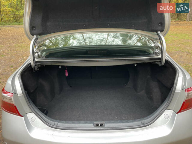 Серый Тойота Камри, объемом двигателя 2.36 л и пробегом 370 тыс. км за 6999 $, фото 5 на Automoto.ua