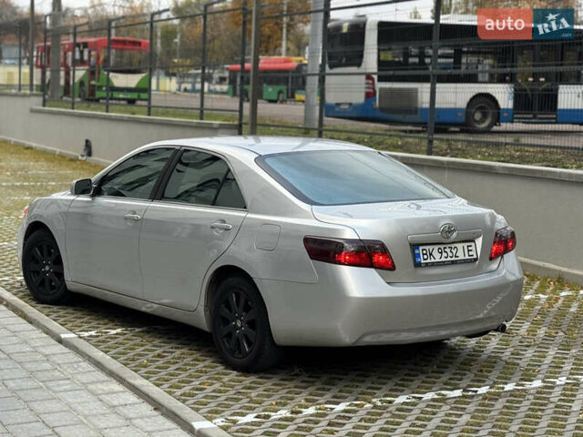 Серый Тойота Камри, объемом двигателя 2.36 л и пробегом 298 тыс. км за 6500 $, фото 11 на Automoto.ua