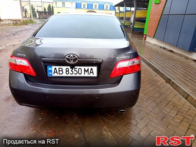 Серый Тойота Камри, объемом двигателя 2.4 л и пробегом 280 тыс. км за 9100 $, фото 2 на Automoto.ua