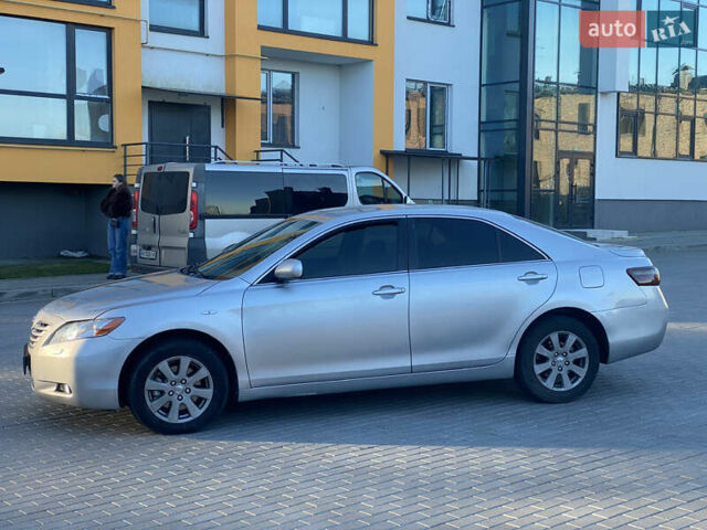 Серый Тойота Камри, объемом двигателя 2.4 л и пробегом 310 тыс. км за 6200 $, фото 4 на Automoto.ua