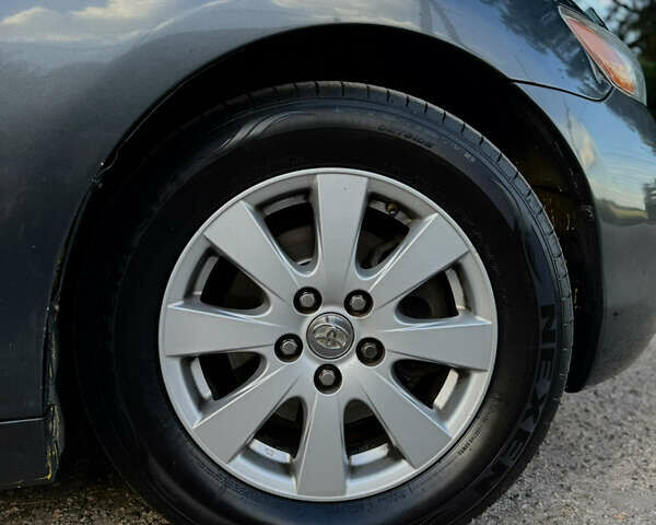 Сірий Тойота Камрі, об'ємом двигуна 2.4 л та пробігом 422 тис. км за 8000 $, фото 14 на Automoto.ua