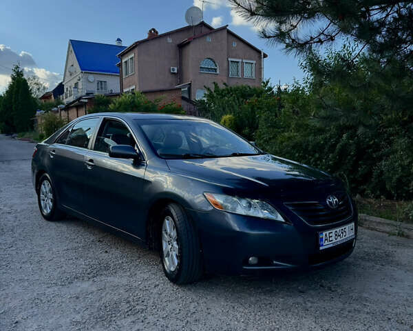 Сірий Тойота Камрі, об'ємом двигуна 2.4 л та пробігом 422 тис. км за 8000 $, фото 3 на Automoto.ua