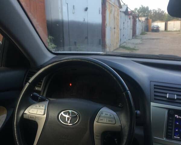 Серый Тойота Камри, объемом двигателя 2.4 л и пробегом 230 тыс. км за 8500 $, фото 2 на Automoto.ua