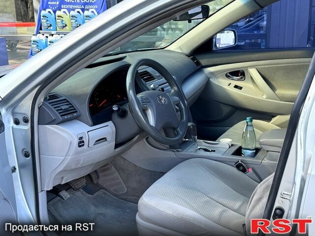 Серый Тойота Камри, объемом двигателя 2.4 л и пробегом 224 тыс. км за 6700 $, фото 3 на Automoto.ua