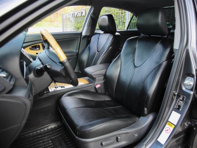 Сірий Тойота Камрі, об'ємом двигуна 3.5 л та пробігом 231 тис. км за 8800 $, фото 6 на Automoto.ua