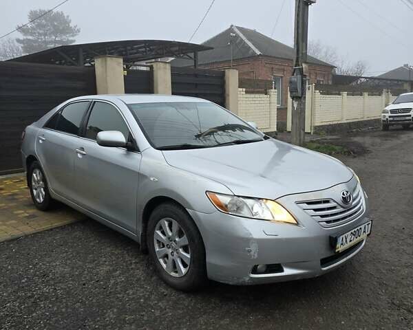 Сірий Тойота Камрі, об'ємом двигуна 3.5 л та пробігом 250 тис. км за 6300 $, фото 1 на Automoto.ua