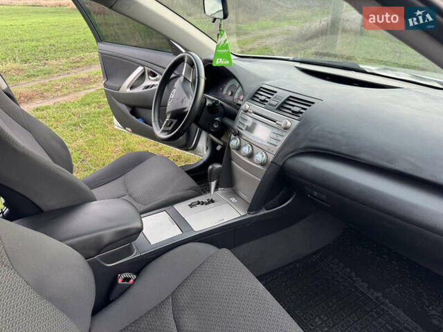 Сірий Тойота Камрі, об'ємом двигуна 2.36 л та пробігом 350 тис. км за 7800 $, фото 11 на Automoto.ua