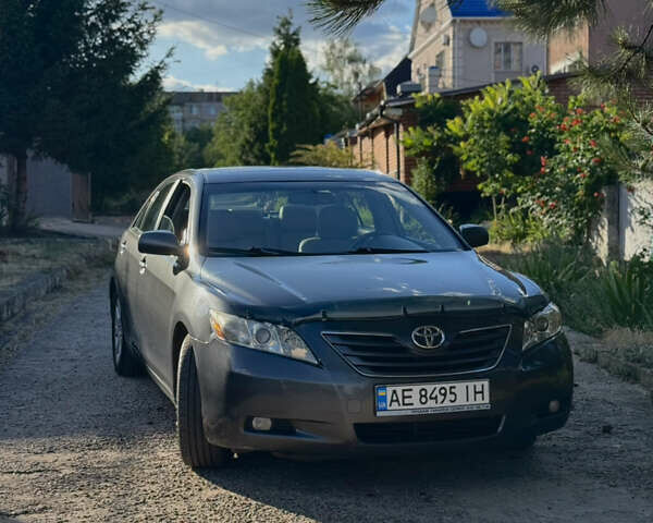 Сірий Тойота Камрі, об'ємом двигуна 2.4 л та пробігом 422 тис. км за 8000 $, фото 7 на Automoto.ua