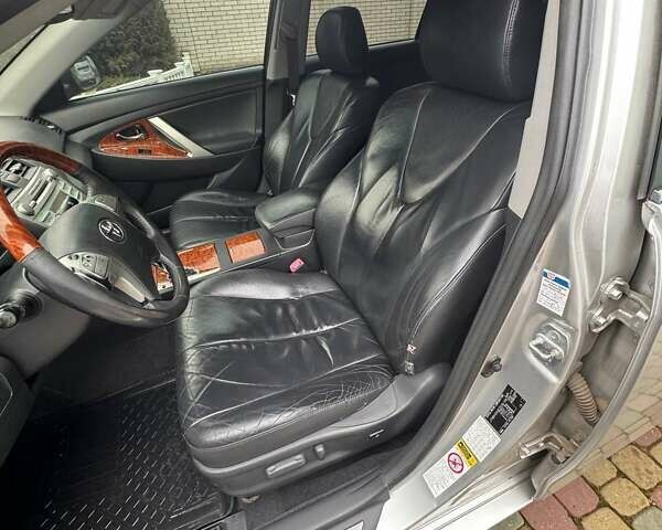 Серый Тойота Камри, объемом двигателя 3.5 л и пробегом 274 тыс. км за 10200 $, фото 19 на Automoto.ua