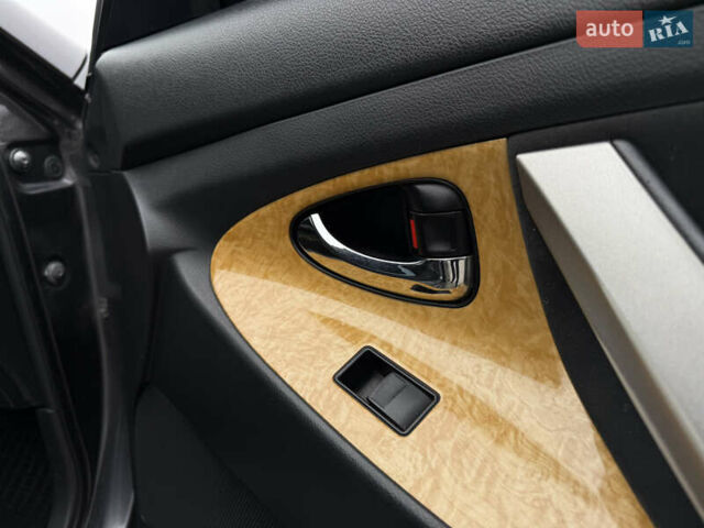 Серый Тойота Камри, объемом двигателя 2.4 л и пробегом 262 тыс. км за 6999 $, фото 18 на Automoto.ua