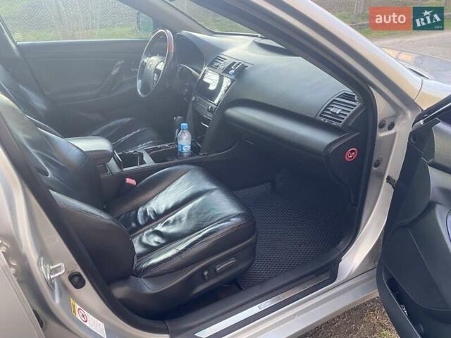 Сірий Тойота Камрі, об'ємом двигуна 3.5 л та пробігом 252 тис. км за 8800 $, фото 8 на Automoto.ua