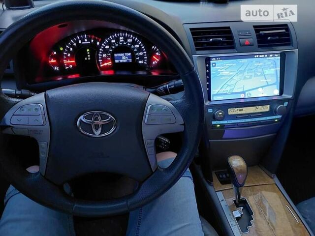 Серый Тойота Камри, объемом двигателя 3.46 л и пробегом 187 тыс. км за 10900 $, фото 1 на Automoto.ua