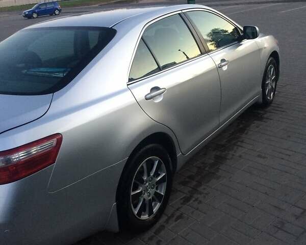 Серый Тойота Камри, объемом двигателя 2.4 л и пробегом 230 тыс. км за 8500 $, фото 9 на Automoto.ua