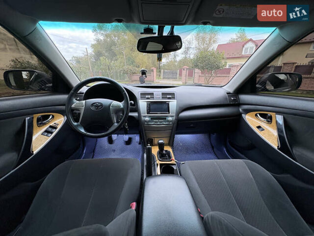 Сірий Тойота Камрі, об'ємом двигуна 2.4 л та пробігом 300 тис. км за 7700 $, фото 16 на Automoto.ua