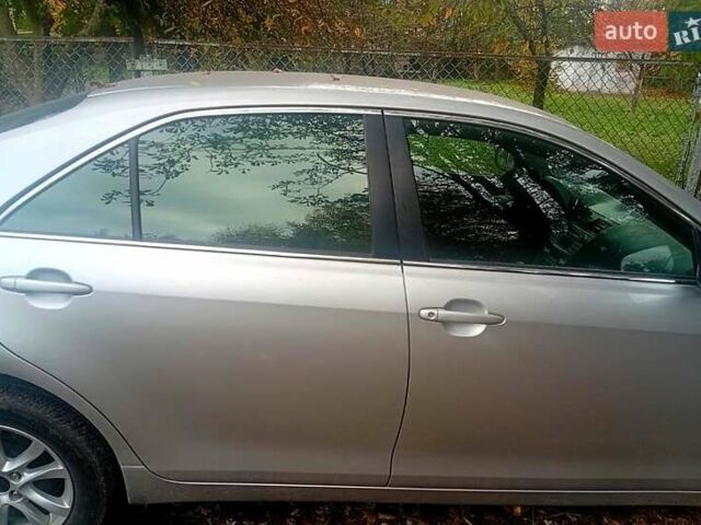 Серый Тойота Камри, объемом двигателя 2.4 л и пробегом 262 тыс. км за 7000 $, фото 4 на Automoto.ua