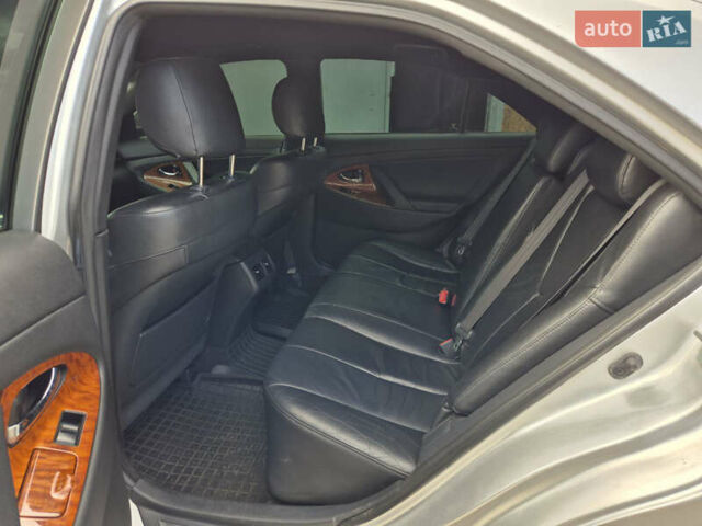 Серый Тойота Камри, объемом двигателя 3.46 л и пробегом 305 тыс. км за 8500 $, фото 21 на Automoto.ua