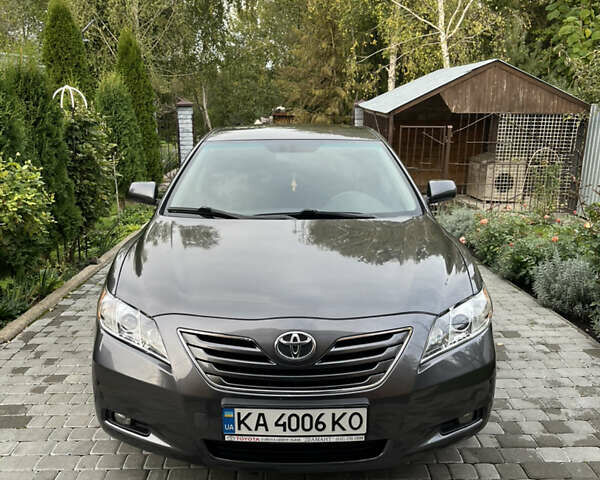 Серый Тойота Камри, объемом двигателя 2.4 л и пробегом 220 тыс. км за 8700 $, фото 6 на Automoto.ua