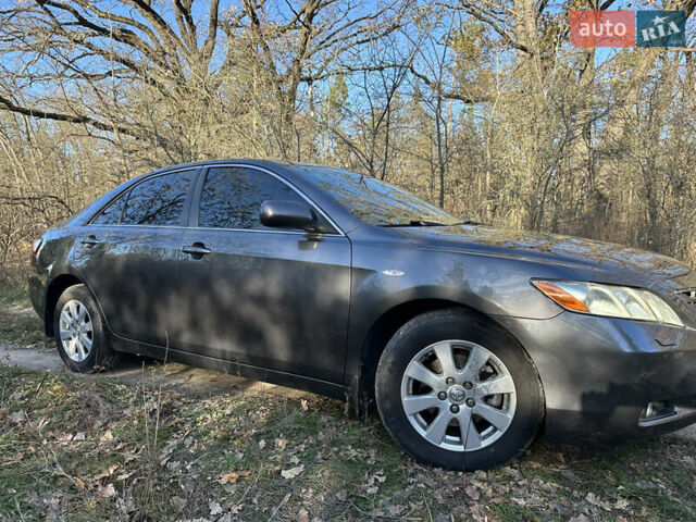 Серый Тойота Камри, объемом двигателя 3.46 л и пробегом 262 тыс. км за 9300 $, фото 2 на Automoto.ua