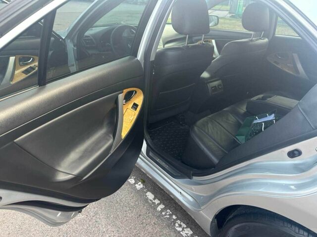 Серый Тойота Камри, объемом двигателя 2.4 л и пробегом 165 тыс. км за 9999 $, фото 14 на Automoto.ua