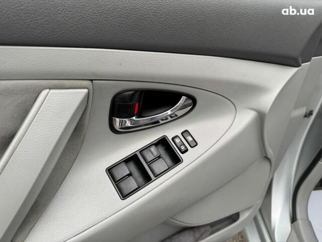 Серый Тойота Камри, объемом двигателя 2.4 л и пробегом 225 тыс. км за 7490 $, фото 17 на Automoto.ua