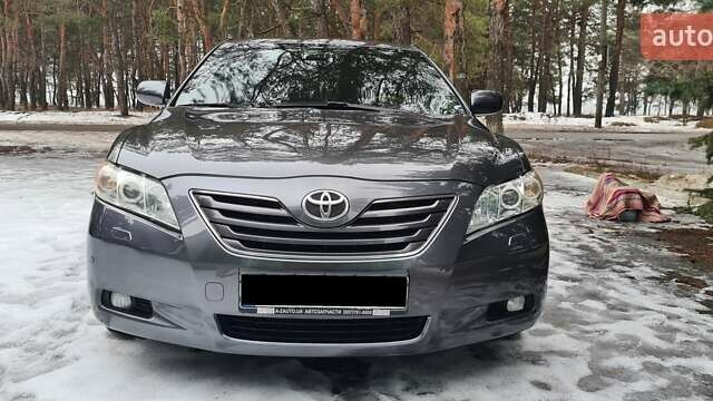 Сірий Тойота Камрі, об'ємом двигуна 3.5 л та пробігом 188 тис. км за 8950 $, фото 1 на Automoto.ua