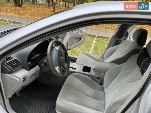 Серый Тойота Камри, объемом двигателя 2.36 л и пробегом 298 тыс. км за 6500 $, фото 14 на Automoto.ua