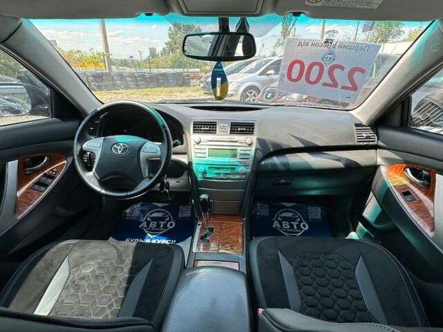 Сірий Тойота Камрі, об'ємом двигуна 2.4 л та пробігом 273 тис. км за 8500 $, фото 8 на Automoto.ua