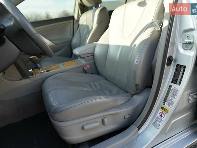 Серый Тойота Камри, объемом двигателя 3.46 л и пробегом 428 тыс. км за 10000 $, фото 13 на Automoto.ua