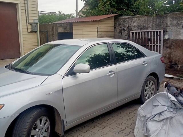 Серый Тойота Камри, объемом двигателя 2.4 л и пробегом 370 тыс. км за 8100 $, фото 2 на Automoto.ua