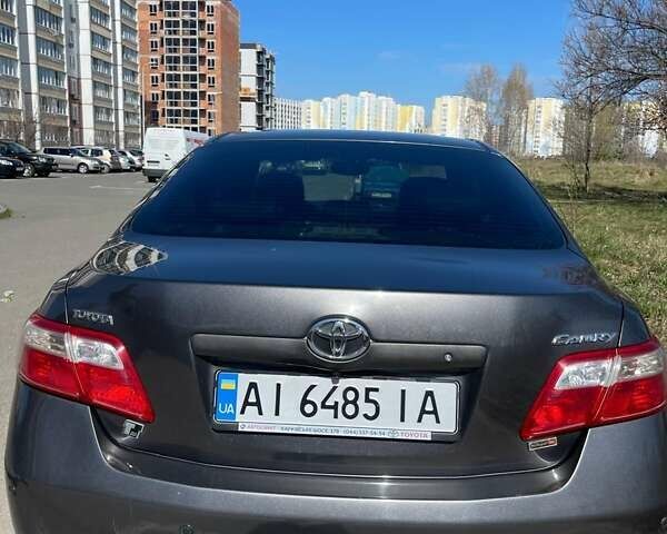 Сірий Тойота Камрі, об'ємом двигуна 2.4 л та пробігом 260 тис. км за 8700 $, фото 6 на Automoto.ua