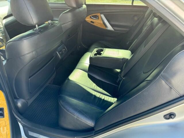 Серый Тойота Камри, объемом двигателя 2.4 л и пробегом 294 тыс. км за 8500 $, фото 12 на Automoto.ua