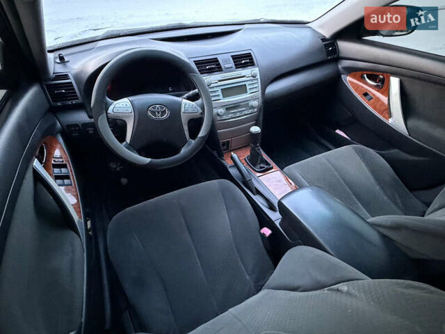 Сірий Тойота Камрі, об'ємом двигуна 2.4 л та пробігом 393 тис. км за 5500 $, фото 9 на Automoto.ua