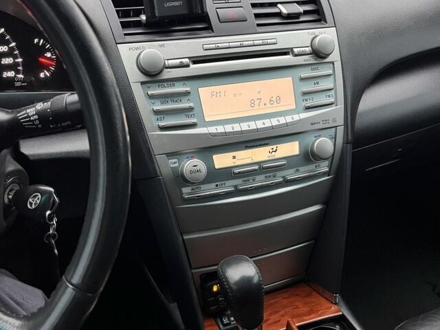 Серый Тойота Камри, объемом двигателя 2.4 л и пробегом 314 тыс. км за 6800 $, фото 18 на Automoto.ua