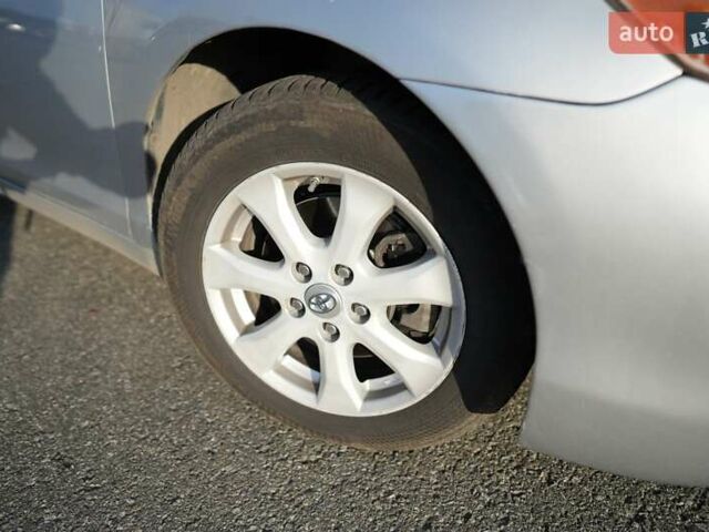 Серый Тойота Камри, объемом двигателя 3.46 л и пробегом 428 тыс. км за 10000 $, фото 9 на Automoto.ua