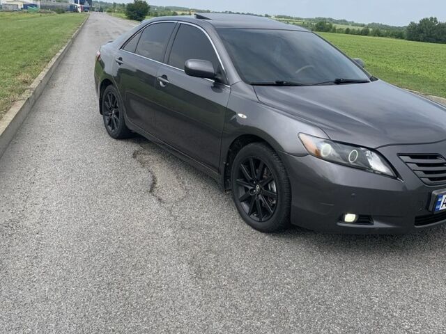 Серый Тойота Камри, объемом двигателя 3.5 л и пробегом 340 тыс. км за 7900 $, фото 3 на Automoto.ua