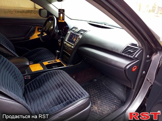 Сірий Тойота Камрі, об'ємом двигуна 2.4 л та пробігом 280 тис. км за 9100 $, фото 6 на Automoto.ua