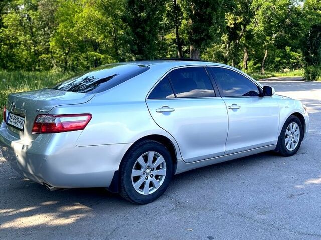 Серый Тойота Камри, объемом двигателя 2.4 л и пробегом 275 тыс. км за 9500 $, фото 3 на Automoto.ua