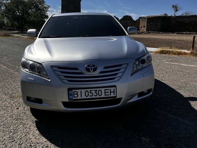 Серый Тойота Камри, объемом двигателя 2.4 л и пробегом 281 тыс. км за 10000 $, фото 4 на Automoto.ua