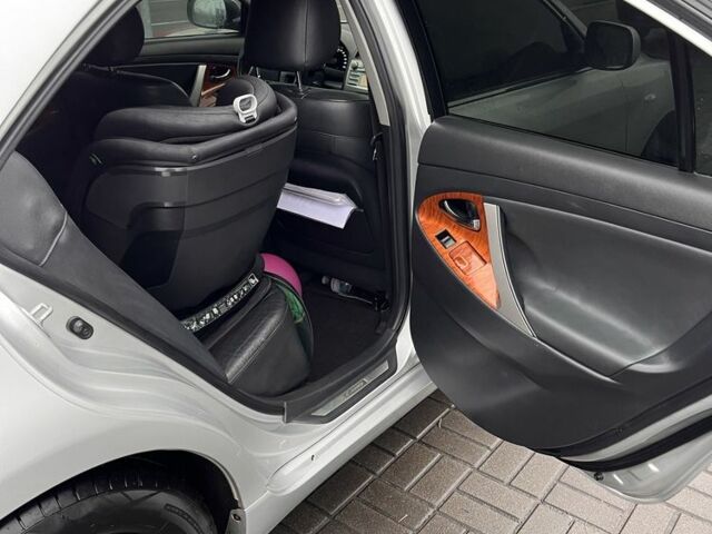 Серый Тойота Камри, объемом двигателя 2.4 л и пробегом 314 тыс. км за 6800 $, фото 13 на Automoto.ua