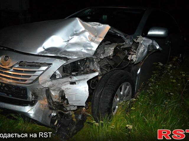 Тойота Камри 2007 в Киеве на Automoto.ua Серый Тойота Камри, объемом двигателя 2.4 л и пробегом 0 тыс. км за 4500 $, фото 3 на Automoto.ua