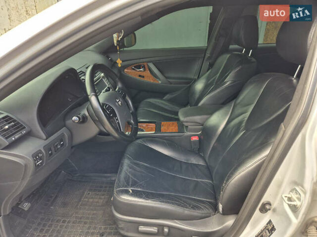 Серый Тойота Камри, объемом двигателя 3.46 л и пробегом 305 тыс. км за 8500 $, фото 10 на Automoto.ua