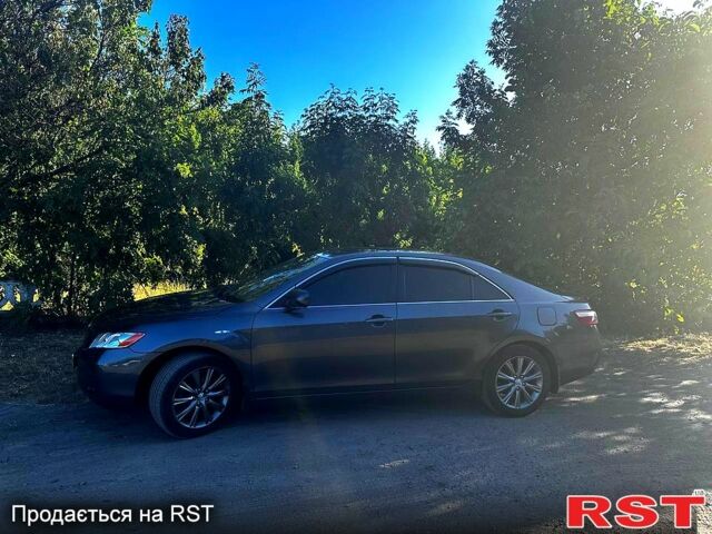 Серый Тойота Камри, объемом двигателя 2.4 л и пробегом 223 тыс. км за 8800 $, фото 2 на Automoto.ua