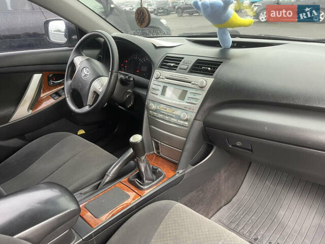 Серый Тойота Камри, объемом двигателя 2.36 л и пробегом 283 тыс. км за 8500 $, фото 7 на Automoto.ua